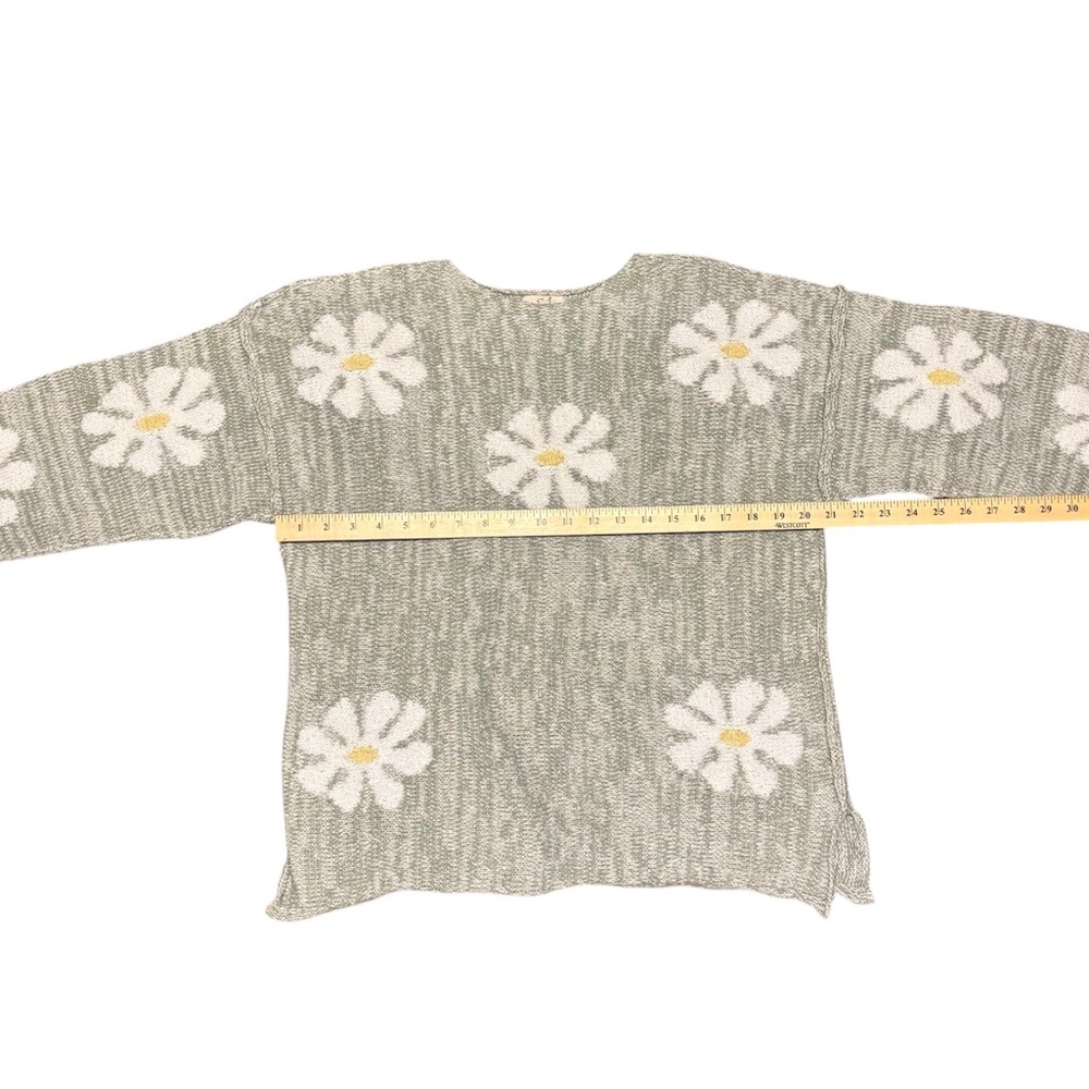 Daisy Flower Patterned Loose Fit Sweater
Size: Small - Picture 8 of 10